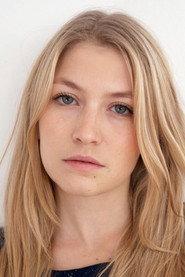 Isabella Wolf as Emilia in Unter der Welle 2022