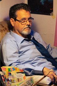 Pablo Martínez "Lugompa" as Comprador del Día in Wednesday 2023