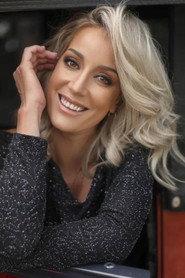Christel van den Bergh as Louise in Dirty Laundry 2017