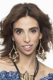 Elena Charalampoudi as παπαράτσι Α' in Guest Star 2023