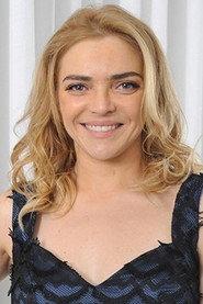 Titina Medeiros as Marta in Ladeira Abaixo 2024