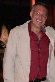 Cassio Loures as Homem in Segunda na Urna 2022