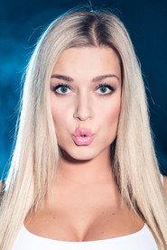 Dominika Myslivcová as Singer at the Ball in Forever Unfaithfully Yours 2018
