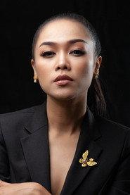 Vilouna Phetmany as Lina in The Long Walk 2019