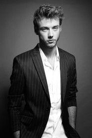 Luís Garcia as Paulo Renato / Vigilante in Laura - O Musical 2025