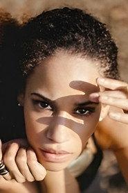 Naima Silva as Camila in City of Men 2007