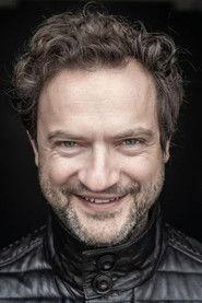 Nicolai Tegeler as Peter in The Vagabonds 2022