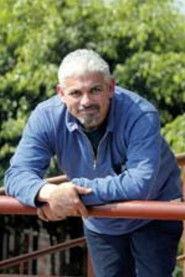Toño Vega as Beto in La fuga del Chacal 1987