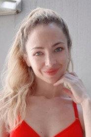 Vanina Balena as Molly in Born to Die 2014