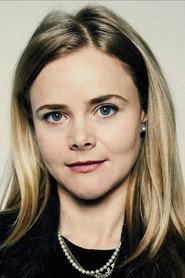 Julia Willoughby Nason as  in Houses 2015