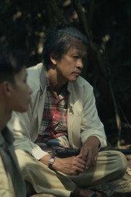 Banlop Lomnoi as Narong (Grandfather) in The melody of silence 