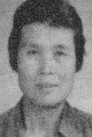 Ying Zhao as Yang's mother in New Heroes and Heroines 1951