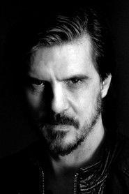 Álvaro Armand Ugón as Alejandro in Night Watch 2017