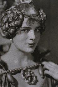 Rosamond Pinchot as Queen Anne in The Three Musketeers 1935