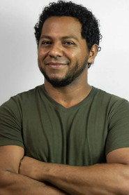 Edglê Lima as Pedro in Quebramar 2024