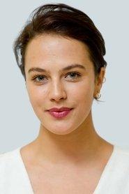 Jessica Brown Findlay as Elizabeth McKenna in The Guernsey Literary & Potato Peel Pie Society 2018