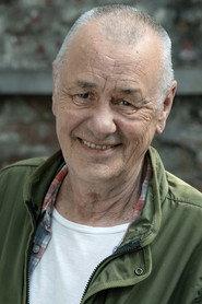 Eckhard Theophil as Narrator in Heimkinder (4). Morgen wird wieder alles ganz anders sein 1986