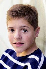 Jules Gauzelin as Max, le fils d'Alexandre in L'Esprit de famille 2020