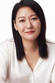 Oh Ji-young as Hee-joo's mother in The Girl in a Tiny Room 2019
