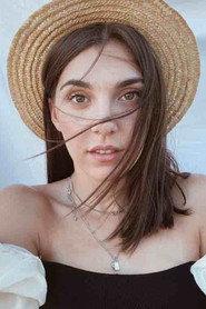 Marta López as Sandra in Candela 2022