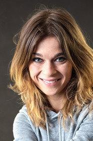 Pavla Gajdošíková as Ema in Emma in Love 2021
