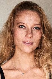 Sofie Topp-Duus as Sara in Perpetual 2015
