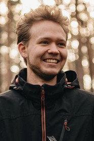 Elias Müller as Camera Nerd in Kino 2025