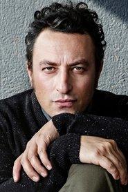 Onur Saylak as Halil in Denizden Gelen 2010
