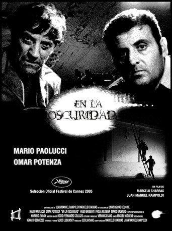 En la oscuridad (2004) poster