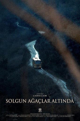Solgun Ağaçlar Altında (2022) poster