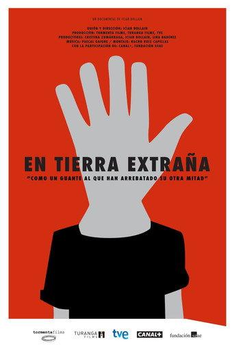 En tierra extraña (2014) poster