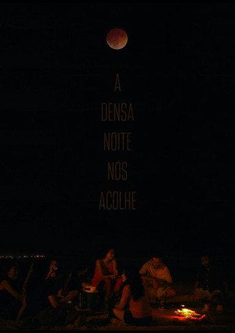 A densa noite que nos acolhe () poster