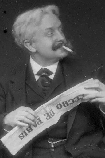 Paul Nadar lisant l'Écho de Paris à la terrasse d'un café (1896) poster