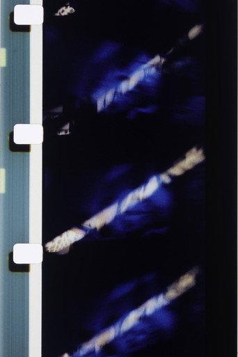Couleurs délicieuses sur fond bleu (1977) poster