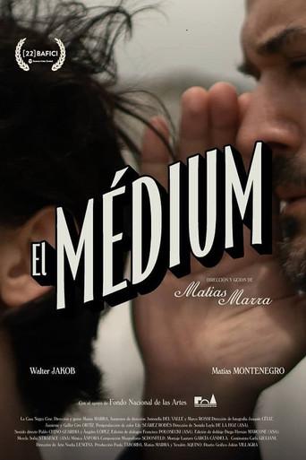 El médium (2021) poster