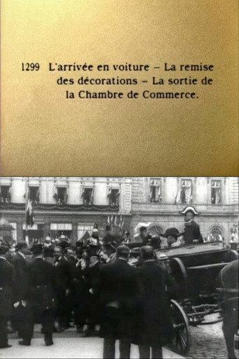 L'arrivée en voiture - La remise des decorations - La sortie de la Chambre de Commerce (1902) poster
