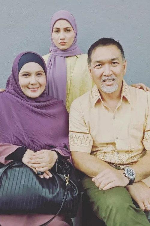 Seutas Tasbih Daripada Madu 2022 official movie poster