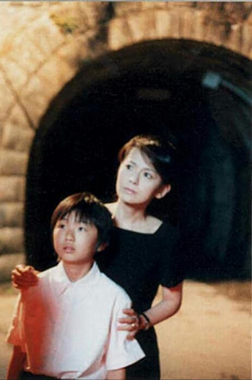 The Tunnel 2004 official movie poster