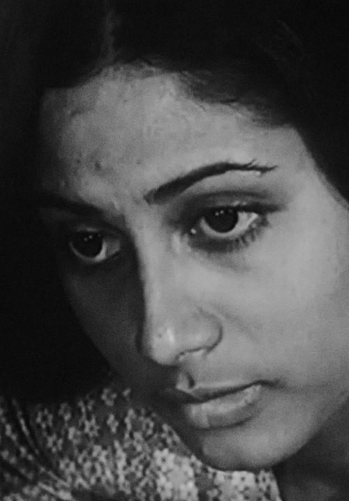 Teevra Madhyam 1974 official movie poster