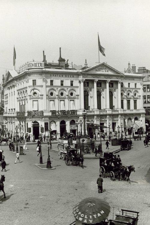 On a Runaway Motor-Car Through Piccadilly Circus 1899 official movie poster