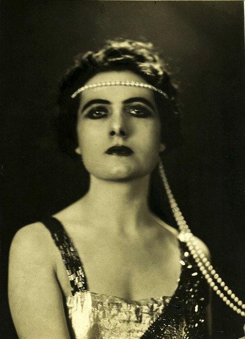 La Femme d'une nuit 1930 official movie poster
