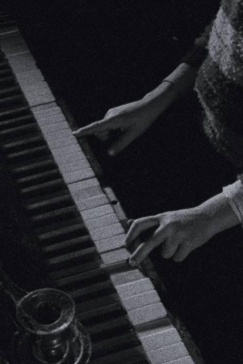 O Piano 1975 official movie poster