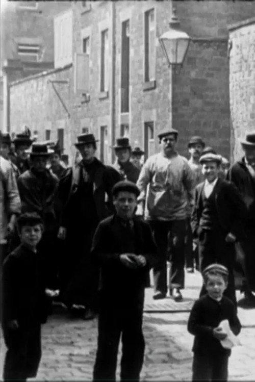Mill Workers Leaving Oldroyd & Sons Mill, Dewsbury 1900 official movie poster