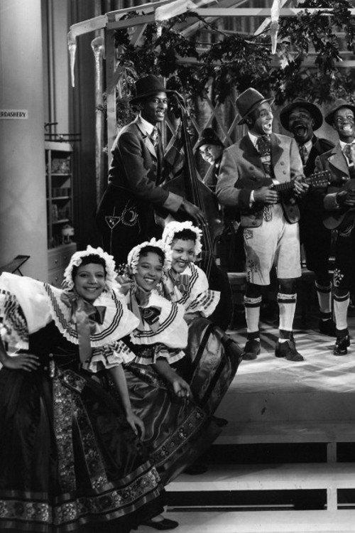 Snow Gets in Your Eyes 1938 official movie poster