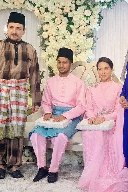 Baju Merah Jambu 2020 official movie poster