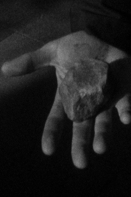 A un tiro de piedra 2022 official movie poster