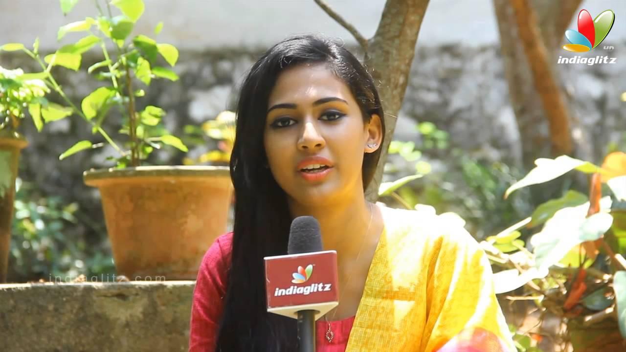Njan Ninnodu Koodeyundu Trailer