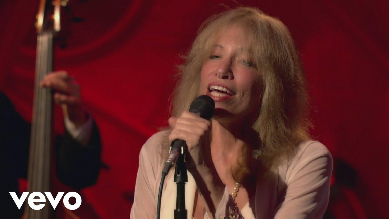 Carly Simon - A Moonlight Serenade On The Queen Mary 2 Trailer