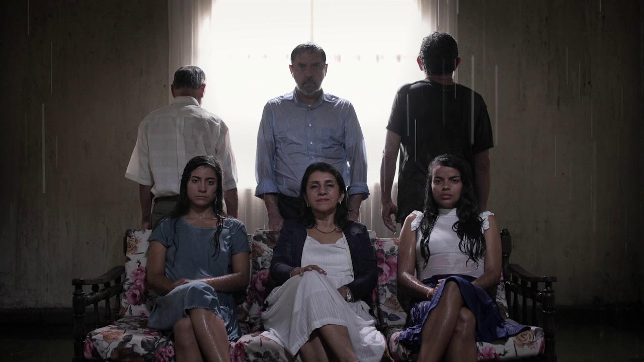 En cenizas Trailer