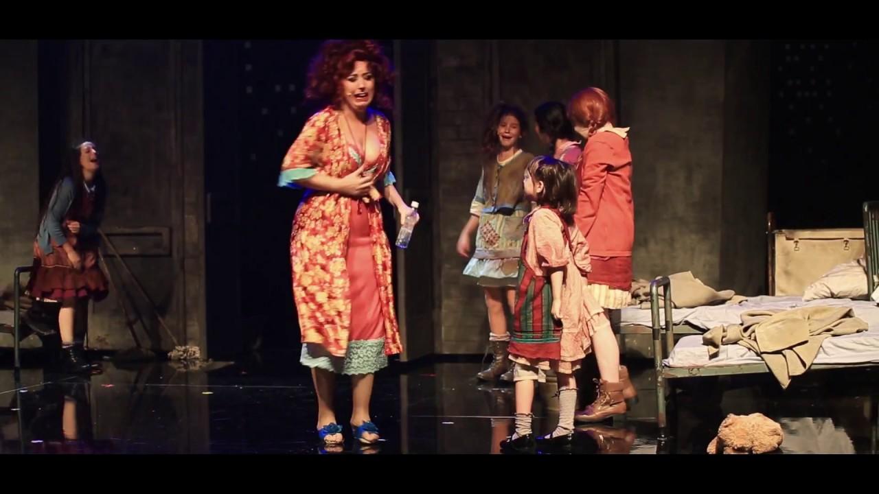 Annie Trailer